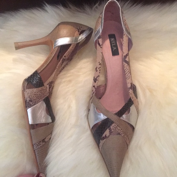 Pointy heeled multi colored shoe - Picture 2 of 5